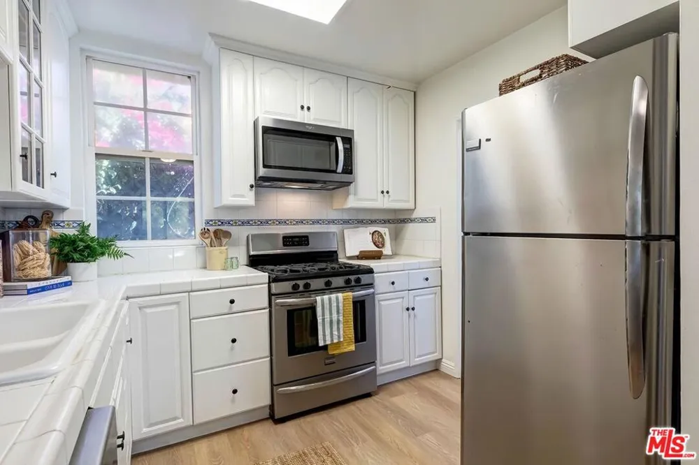 8597 Higuera Street Culver City, CA 90232