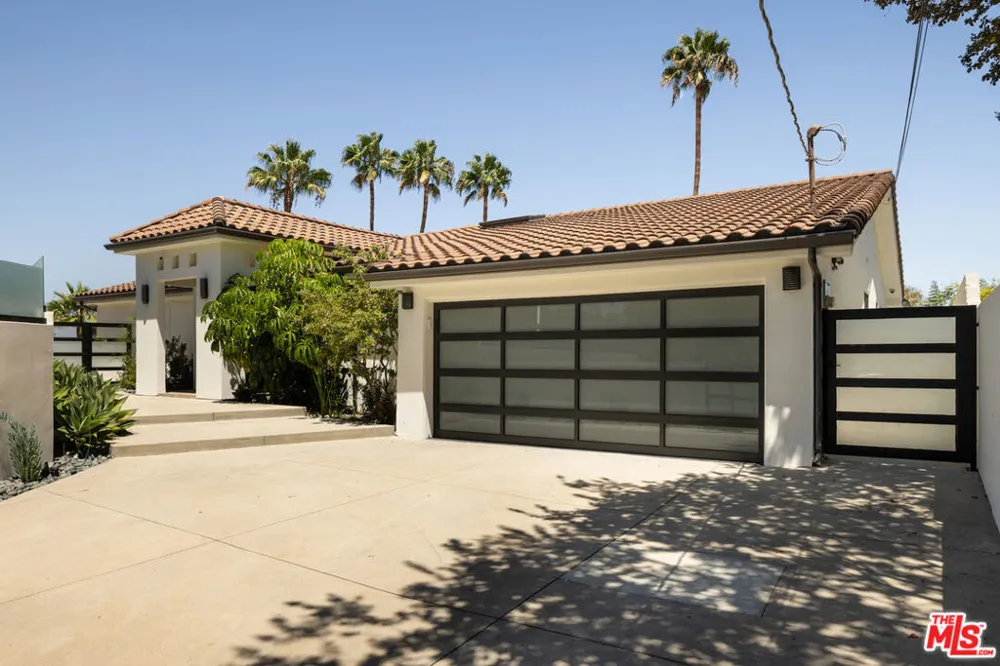10901 Terryview Drive Studio City, CA 91604