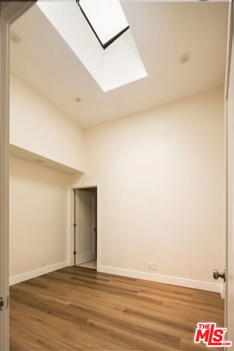 10901 Terryview Drive Studio City, CA 91604