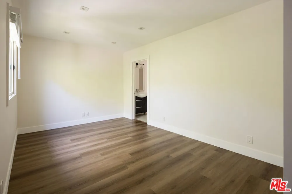 10901 Terryview Drive Studio City, CA 91604
