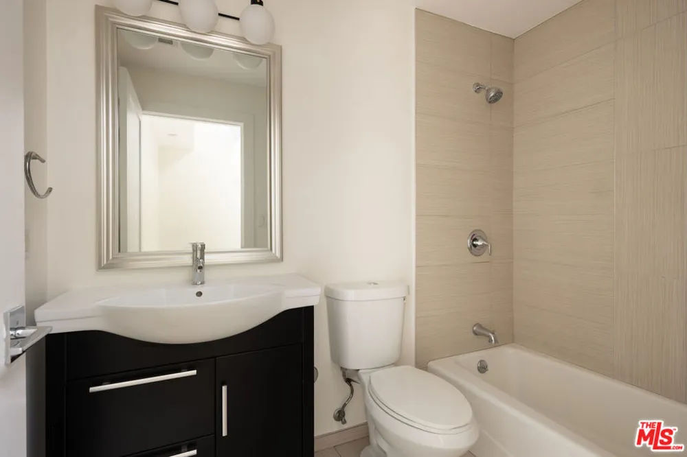 10901 Terryview Drive Studio City, CA 91604