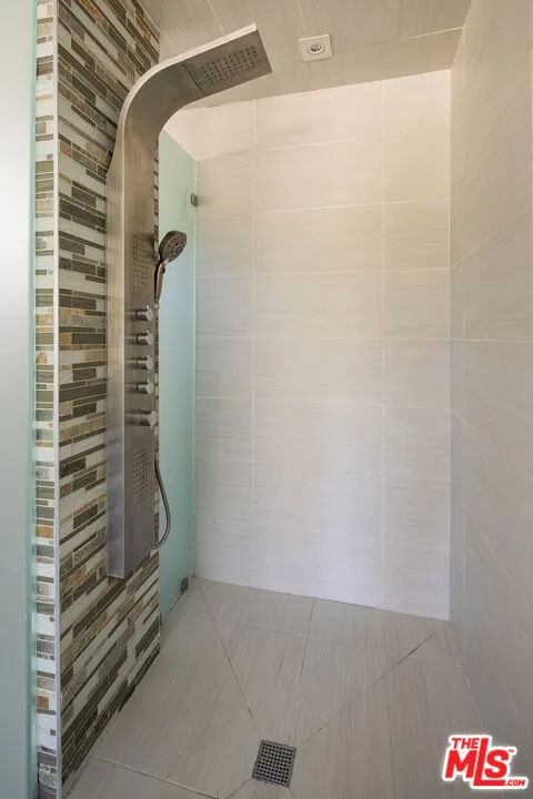 10901 Terryview Drive Studio City, CA 91604