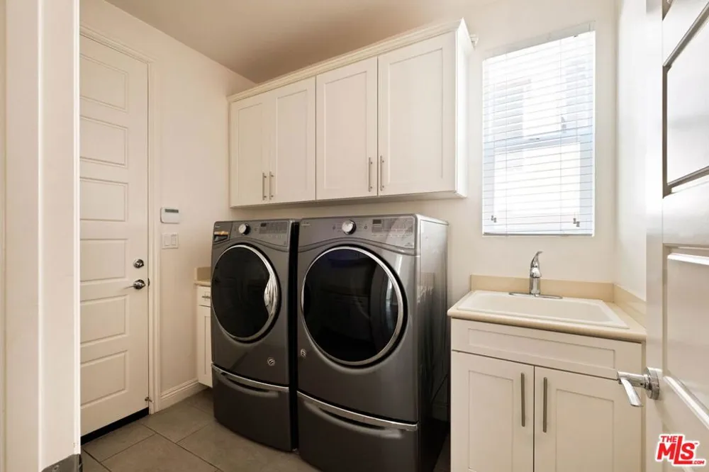 5929 Spelthorne Lane Los Angeles, CA 90034