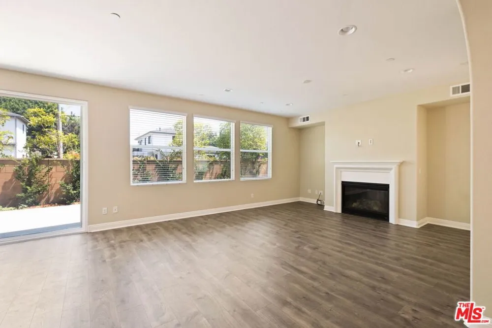 5929 Spelthorne Lane Los Angeles, CA 90034