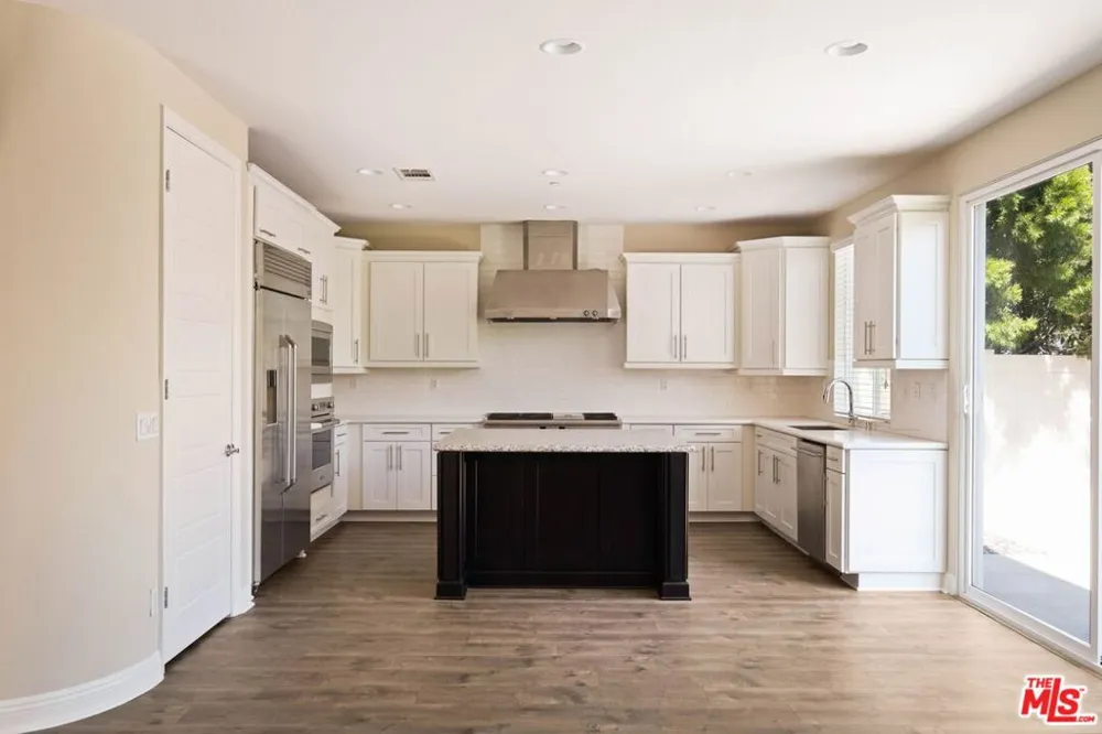 5929 Spelthorne Lane Los Angeles, CA 90034