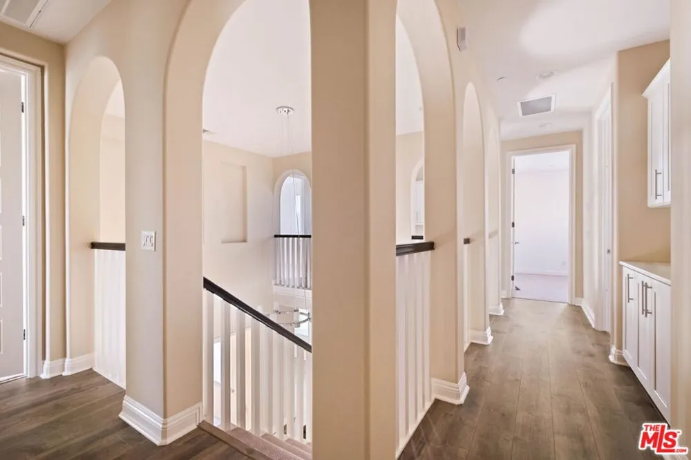 5929 Spelthorne Lane Los Angeles, CA 90034