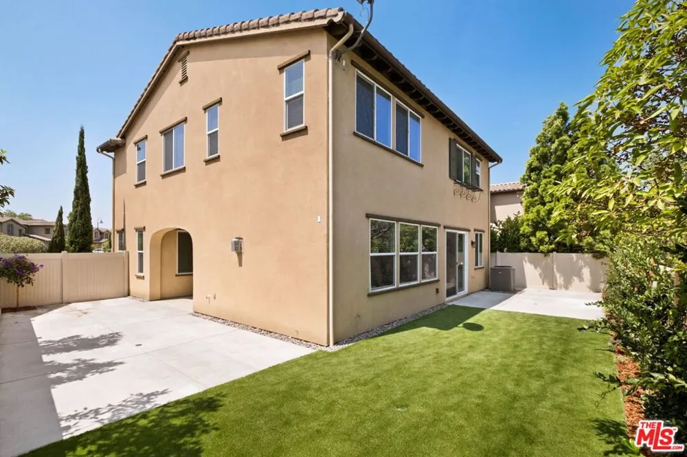 5929 Spelthorne Lane Los Angeles, CA 90034