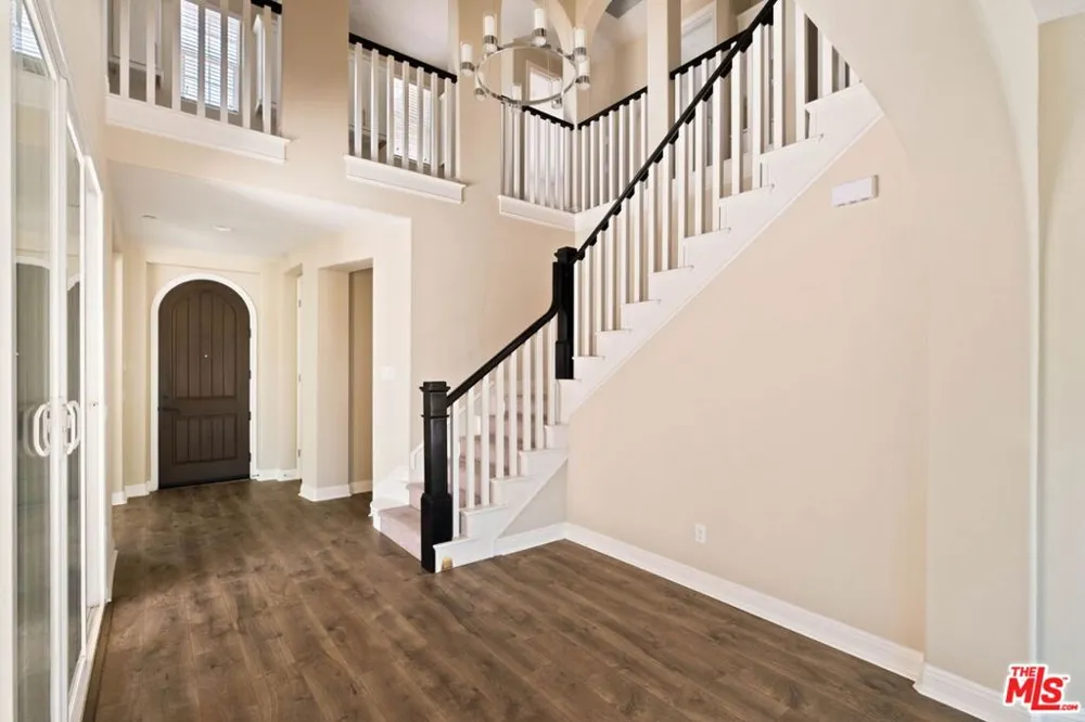 5929 Spelthorne Lane Los Angeles, CA 90034