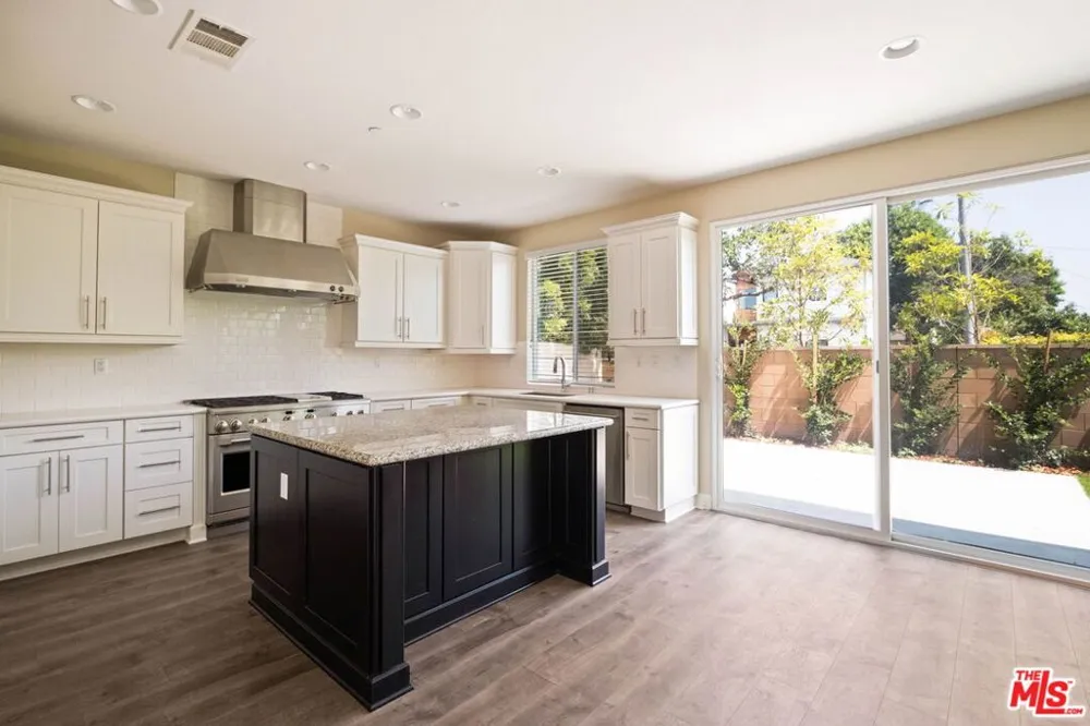 5929 Spelthorne Lane Los Angeles, CA 90034