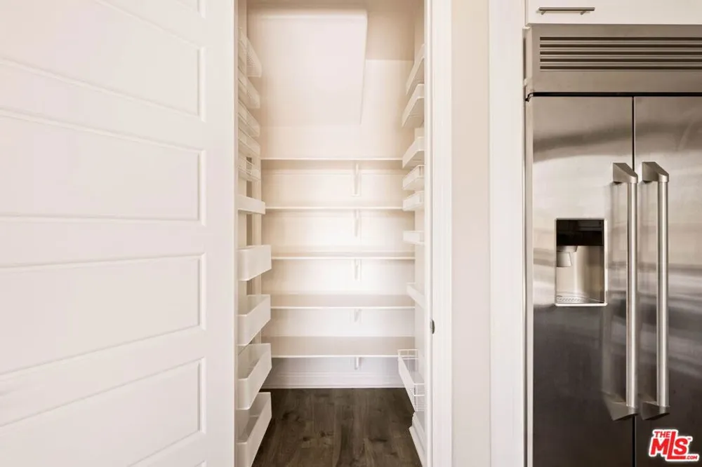 5929 Spelthorne Lane Los Angeles, CA 90034