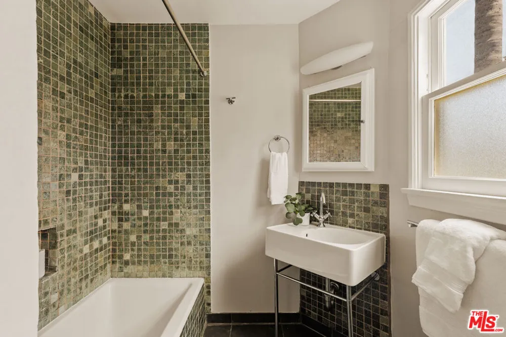 2264 29th Street #A Santa Monica, CA 90405