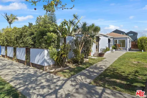 216 6th Avenue