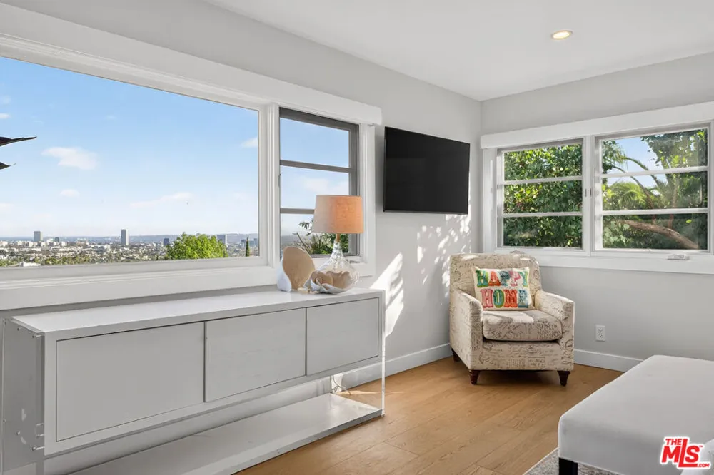 8276 Woodshill Trail Los Angeles, CA 90069
