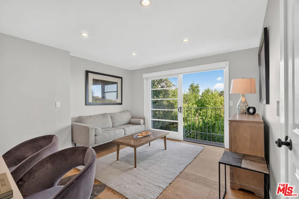 8276 Woodshill Trail Los Angeles, CA 90069