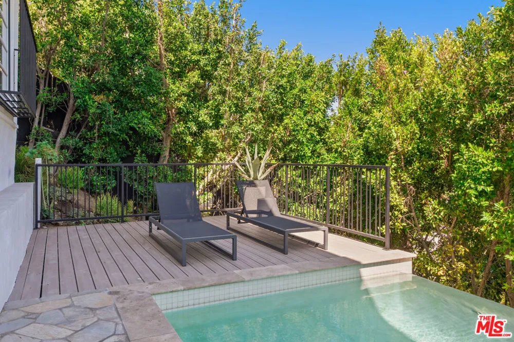 8276 Woodshill Trail Los Angeles, CA 90069