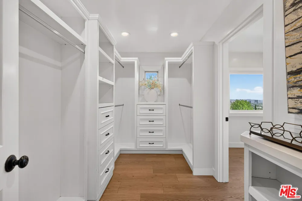 8276 Woodshill Trail Los Angeles, CA 90069