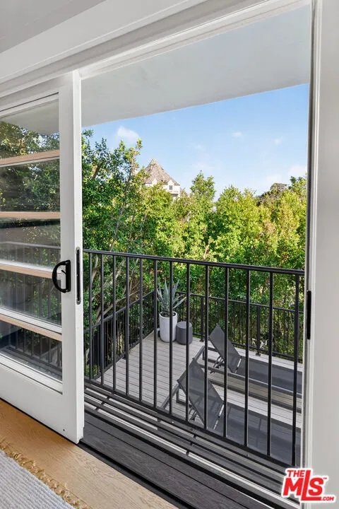 8276 Woodshill Trail Los Angeles, CA 90069
