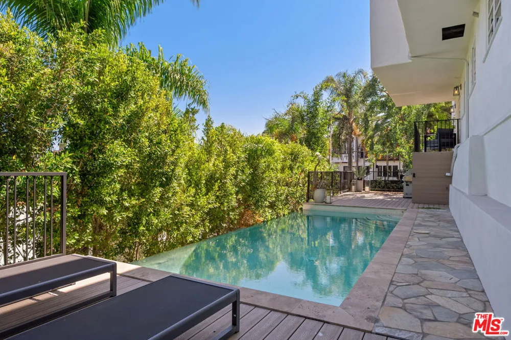 8276 Woodshill Trail Los Angeles, CA 90069