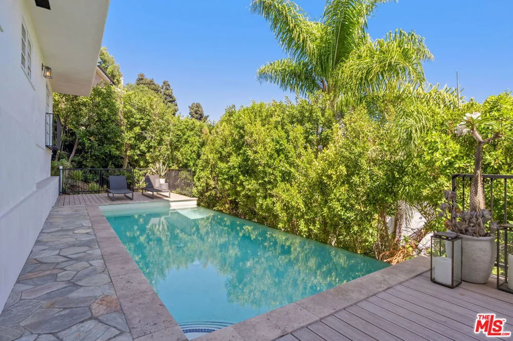 8276 Woodshill Trail Los Angeles, CA 90069