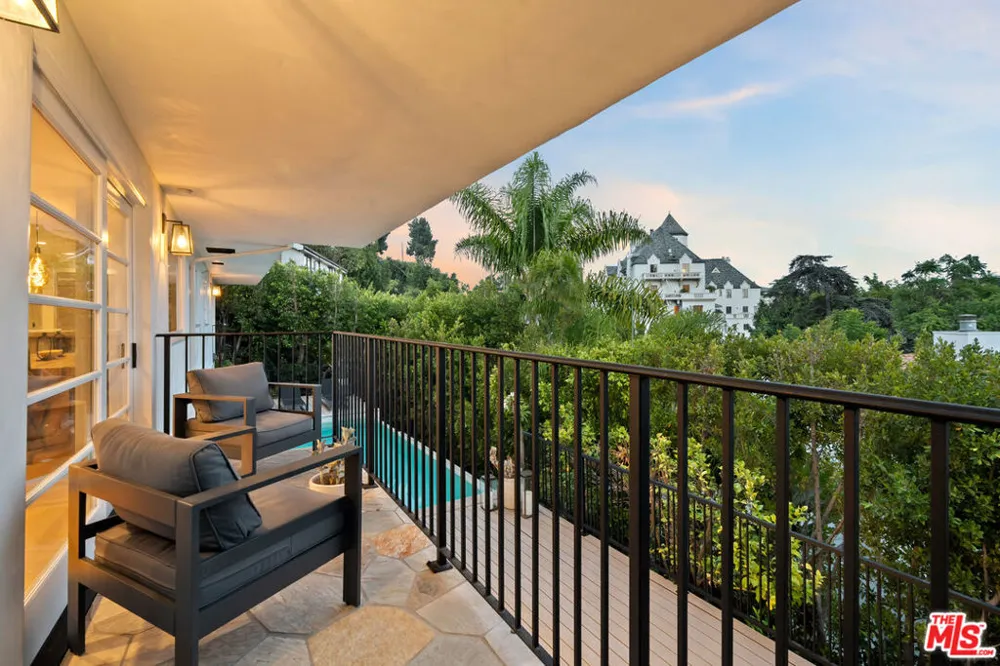 8276 Woodshill Trail Los Angeles, CA 90069