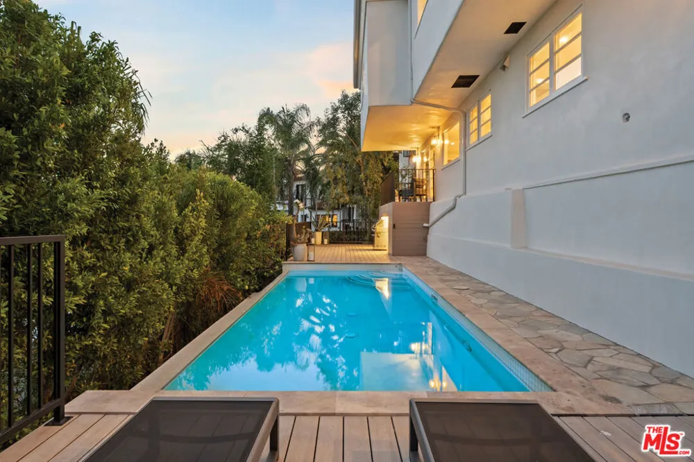 8276 Woodshill Trail Los Angeles, CA 90069