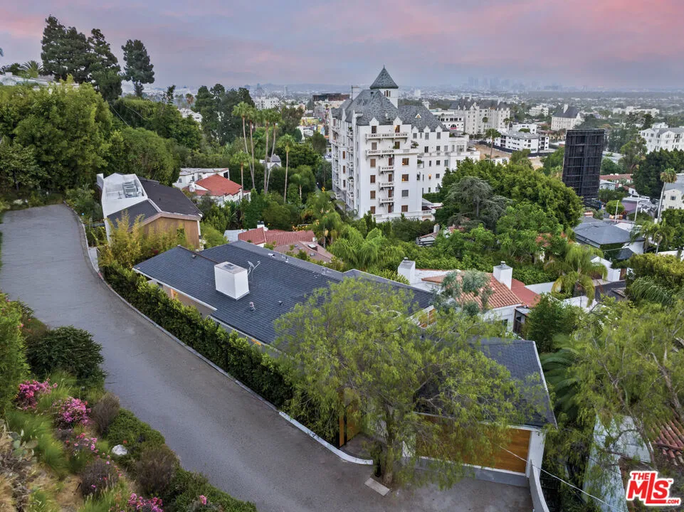 8276 Woodshill Trail Los Angeles, CA 90069