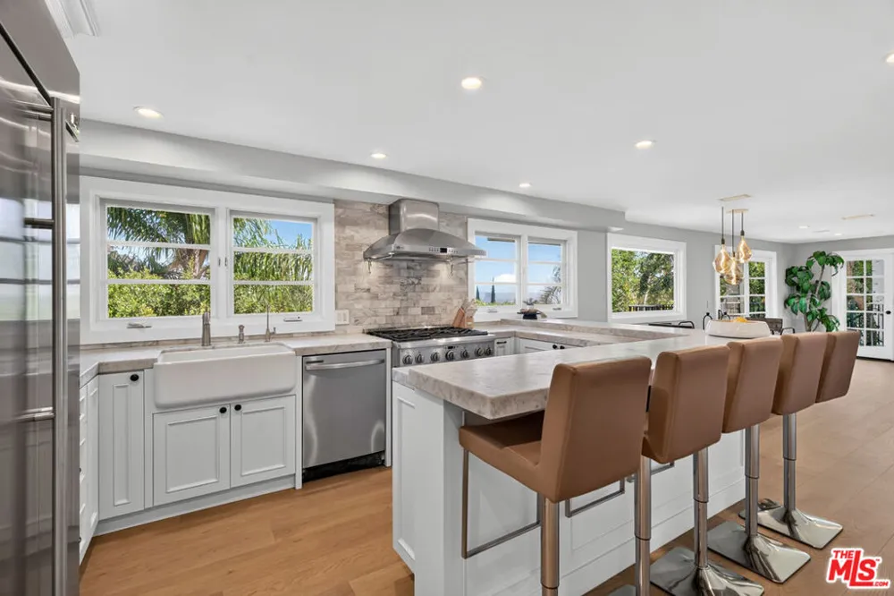 8276 Woodshill Trail Los Angeles, CA 90069