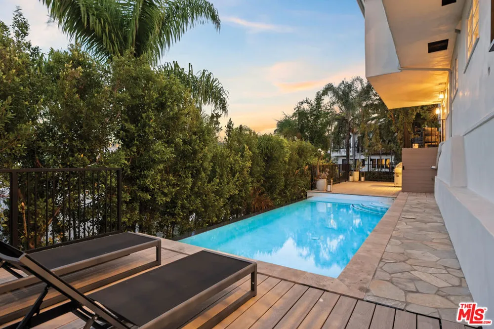 8276 Woodshill Trail Los Angeles, CA 90069