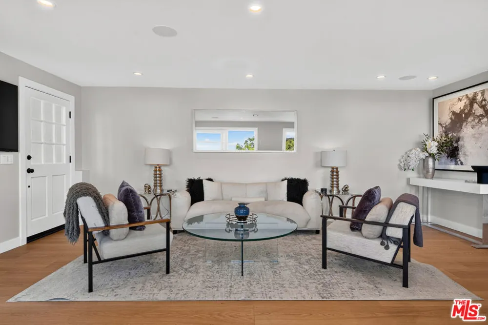 8276 Woodshill Trail Los Angeles, CA 90069
