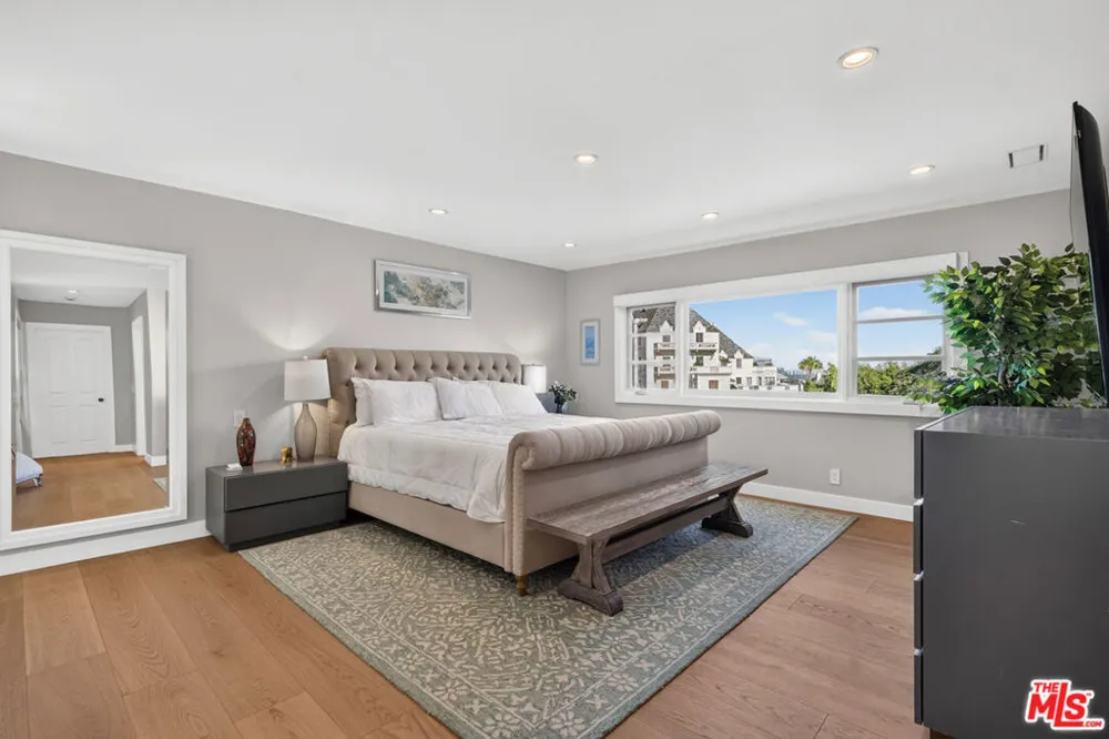8276 Woodshill Trail Los Angeles, CA 90069