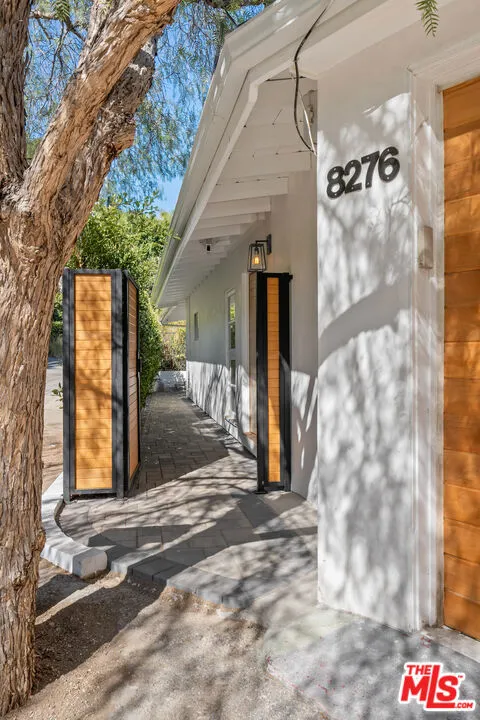 8276 Woodshill Trail Los Angeles, CA 90069