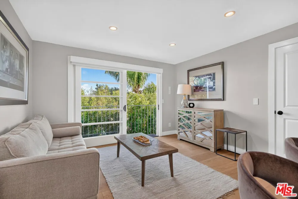 8276 Woodshill Trail Los Angeles, CA 90069