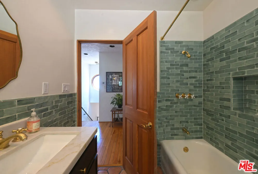 6855 Los Altos Place Los Angeles, CA 90068