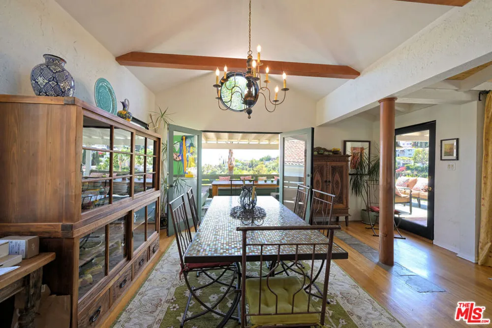 6855 Los Altos Place Los Angeles, CA 90068