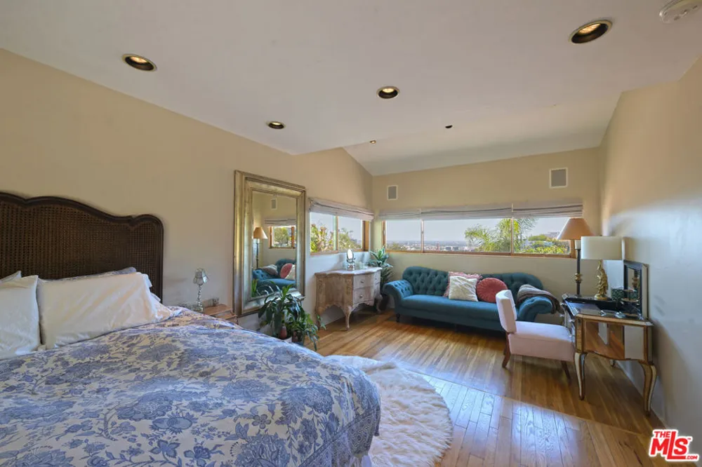 6855 Los Altos Place Los Angeles, CA 90068
