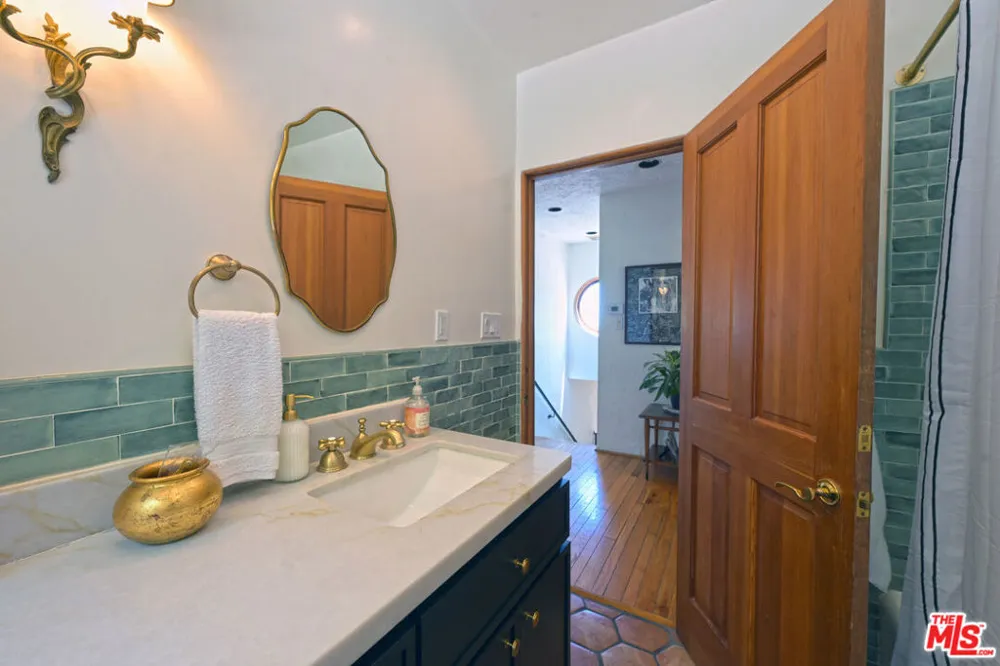 6855 Los Altos Place Los Angeles, CA 90068