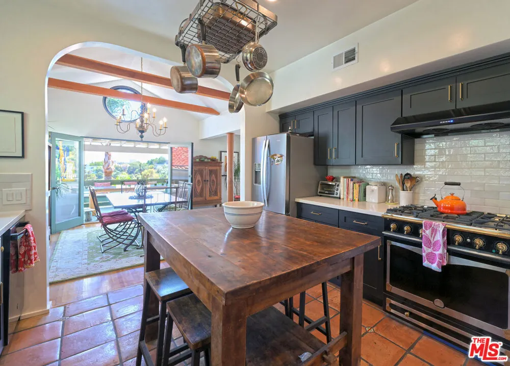 6855 Los Altos Place Los Angeles, CA 90068