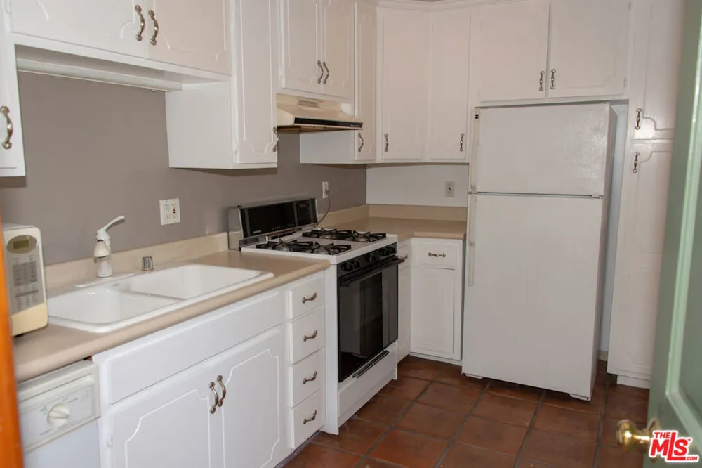 6855 Los Altos Place Los Angeles, CA 90068