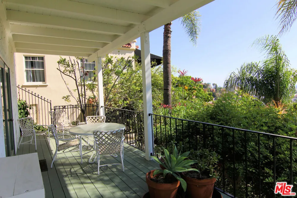 6855 Los Altos Place Los Angeles, CA 90068
