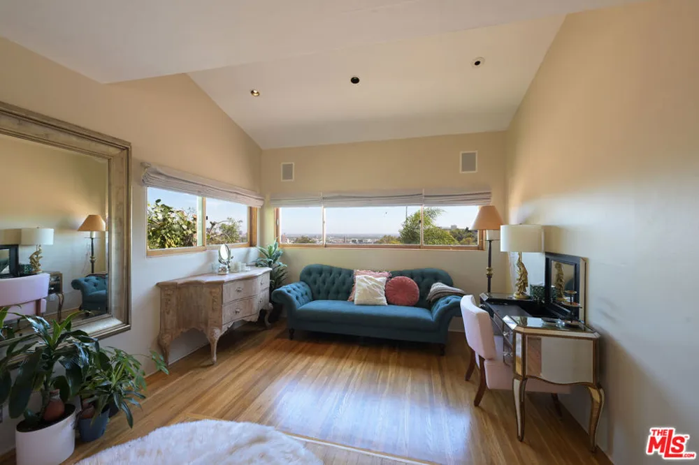 6855 Los Altos Place Los Angeles, CA 90068