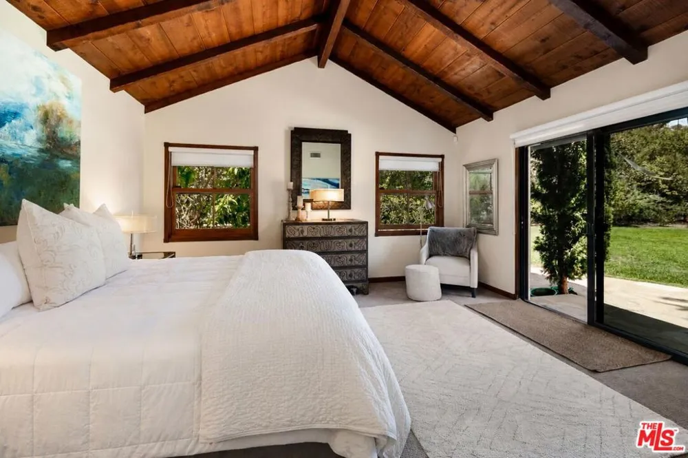 275 La Casa Grande Circle Santa Barbara, CA 93117