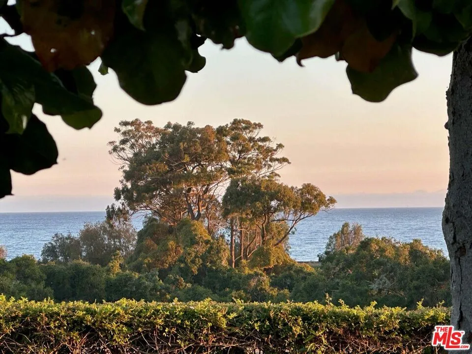 275 La Casa Grande Circle Santa Barbara, CA 93117