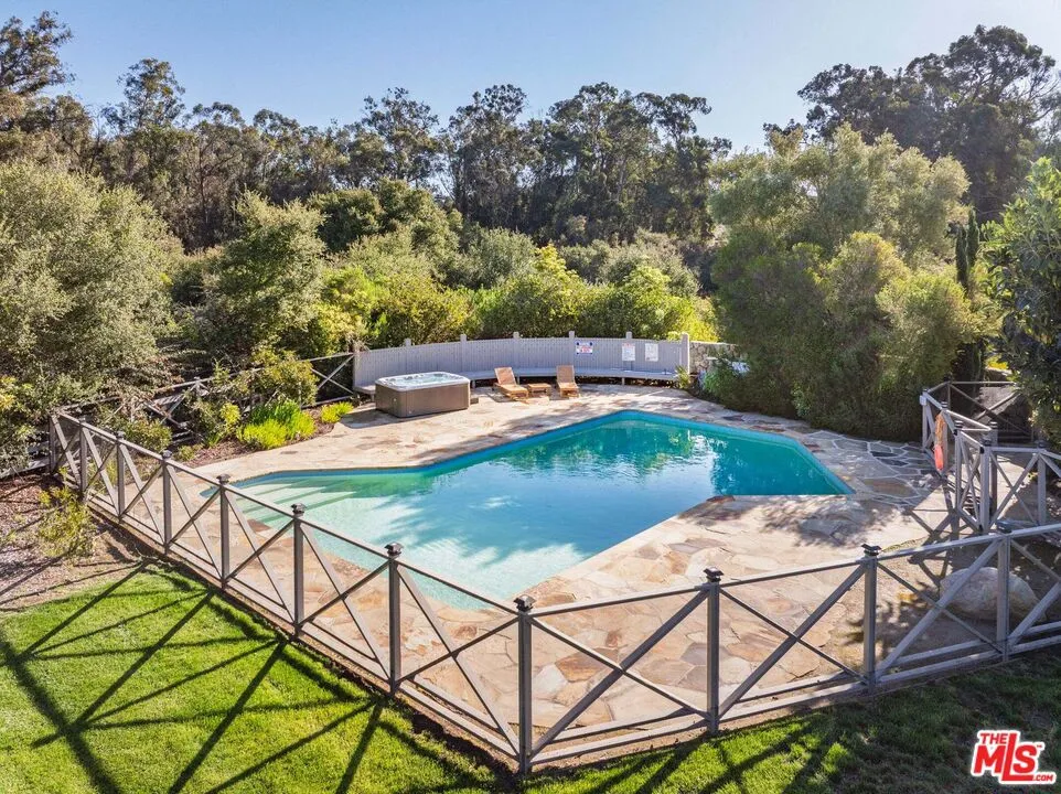 275 La Casa Grande Circle Santa Barbara, CA 93117