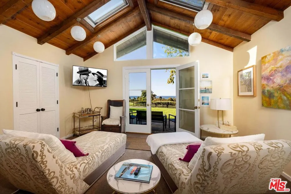275 La Casa Grande Circle Santa Barbara, CA 93117