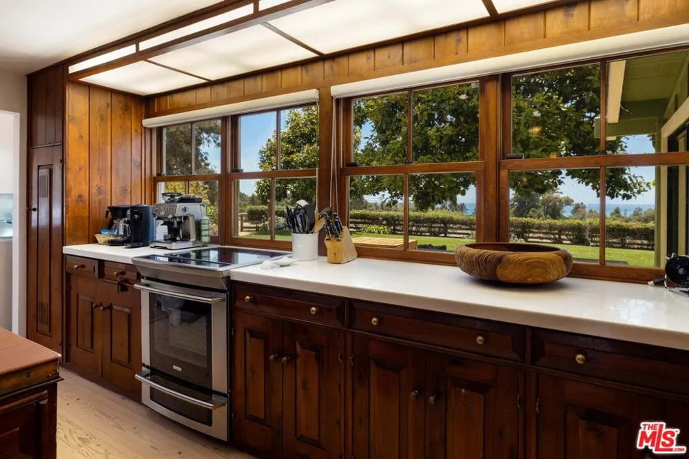 275 La Casa Grande Circle Santa Barbara, CA 93117