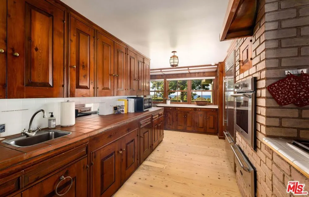 275 La Casa Grande Circle Santa Barbara, CA 93117
