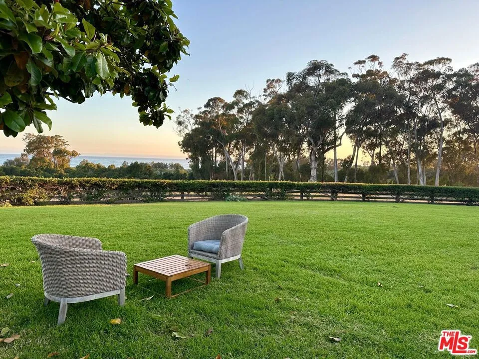 275 La Casa Grande Circle Santa Barbara, CA 93117