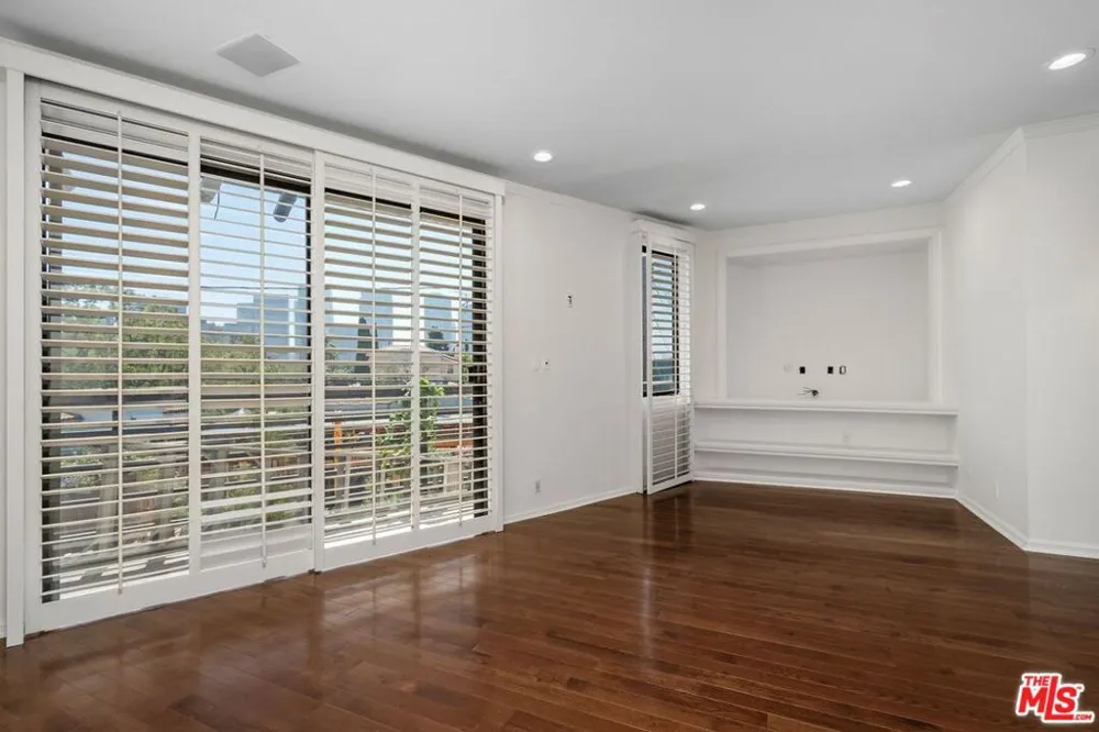 1360 S Beverly Glen Boulevard #PH301 Los Angeles, CA 90024