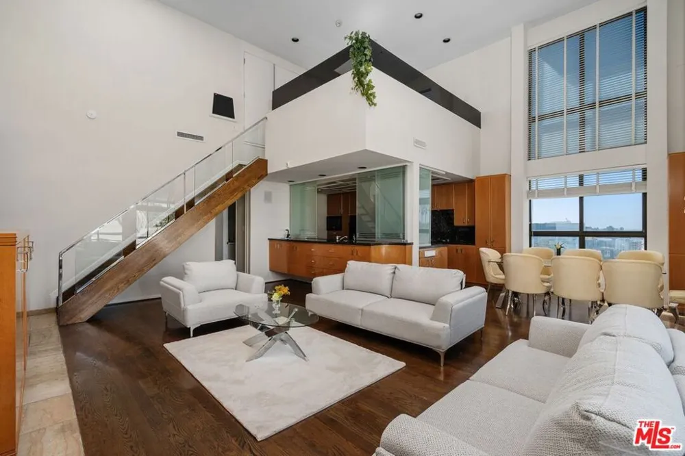 1360 S Beverly Glen Boulevard #PH301 Los Angeles, CA 90024
