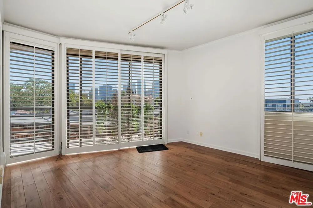 1360 S Beverly Glen Boulevard #PH301 Los Angeles, CA 90024